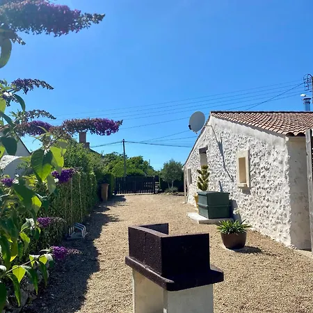 Casa de Férias Maison Renovee Avec Jardin, Proche Ocean Et Commodites - Fr-1-336-132 *