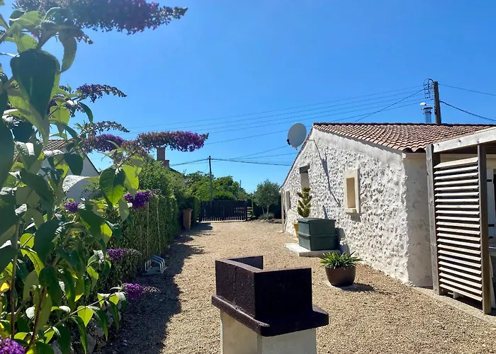 Maison Renovee Avec Jardin, Proche Ocean Et Commodites - Fr-1-336-132 *