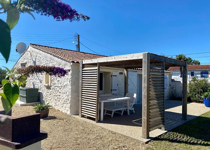 Maison Renovee Avec Jardin, Proche Ocean Et Commodites - Fr-1-336-132 *